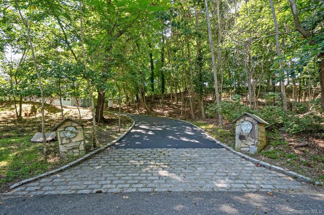 135 Oakside Drive, Smithtown, NY 11787
