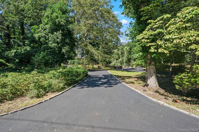 135 Oakside Drive, Smithtown, NY 11787