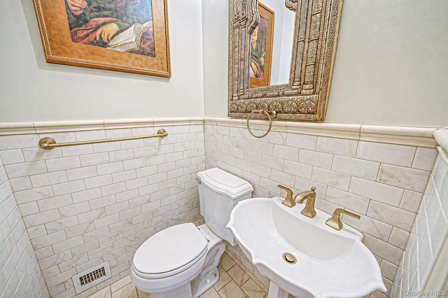 135 Oakside Drive, Smithtown, NY 11787