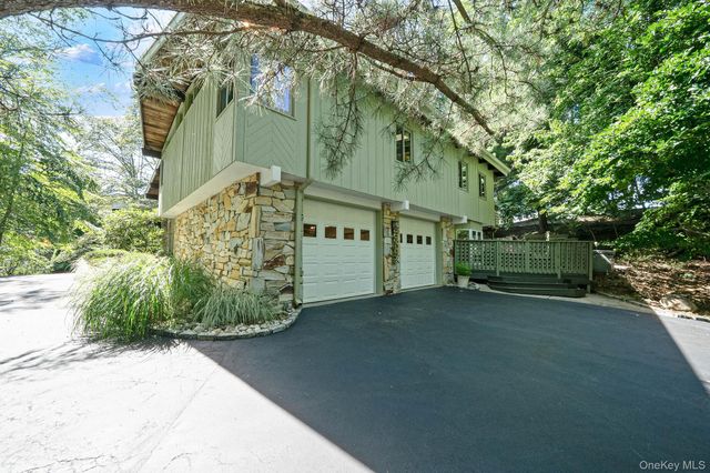 135 Oakside Drive, Smithtown, NY 11787