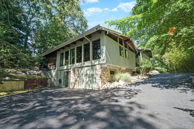 135 Oakside Drive, Smithtown, NY 11787