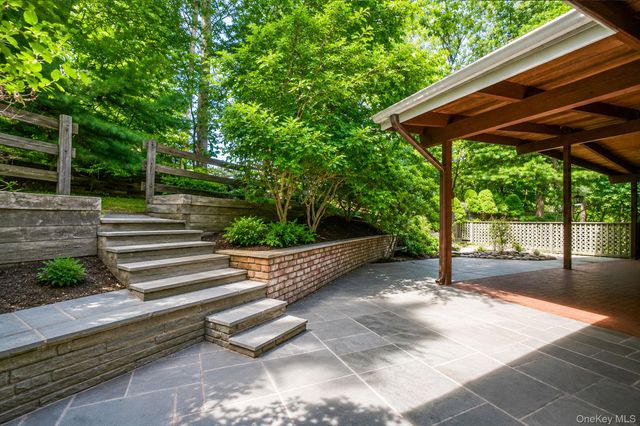 135 Oakside Drive, Smithtown, NY 11787