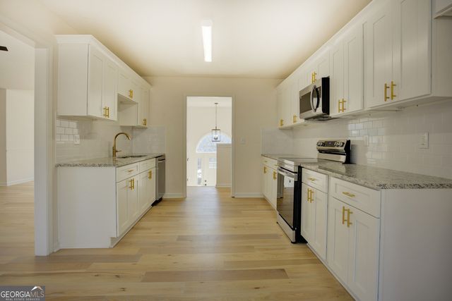 416 Shoshone Court, Auburn, GA 30011