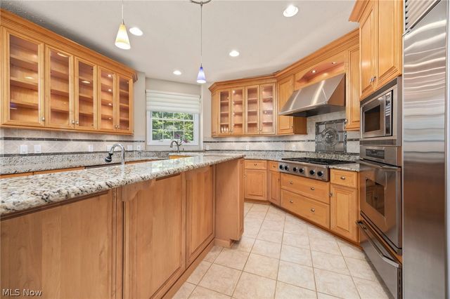 20852 Kylemore Drive, Strongsville, OH 44149