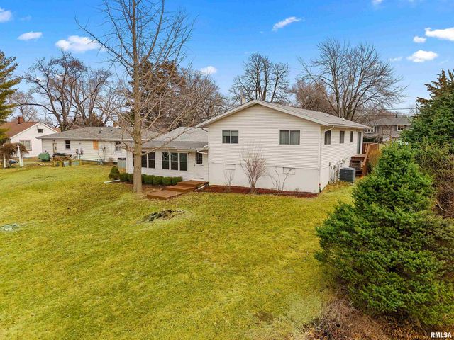 220 S PLEASANT HILL Road, East Peoria, IL 61611