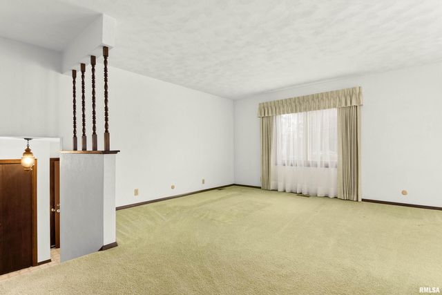 220 S PLEASANT HILL Road, East Peoria, IL 61611