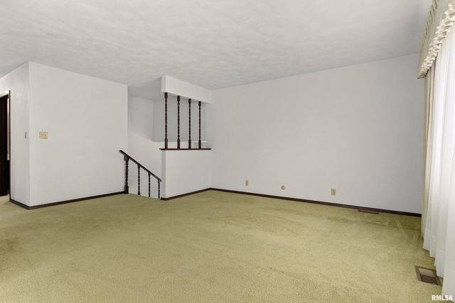 220 S PLEASANT HILL Road, East Peoria, IL 61611