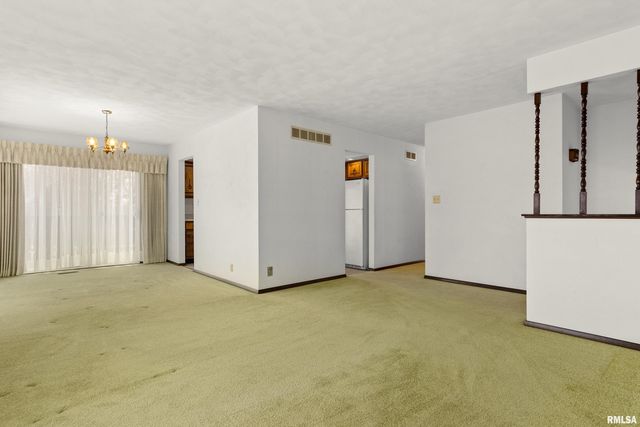 220 S PLEASANT HILL Road, East Peoria, IL 61611