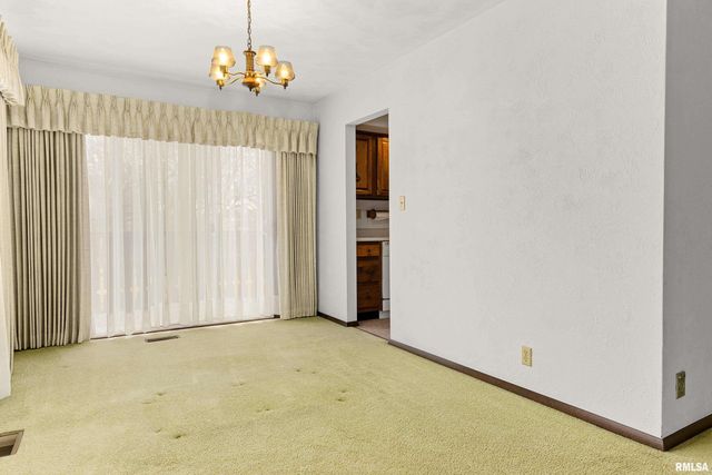 220 S PLEASANT HILL Road, East Peoria, IL 61611