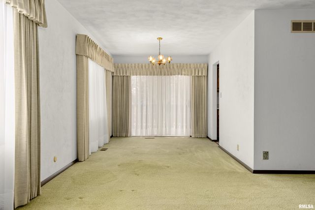 220 S PLEASANT HILL Road, East Peoria, IL 61611