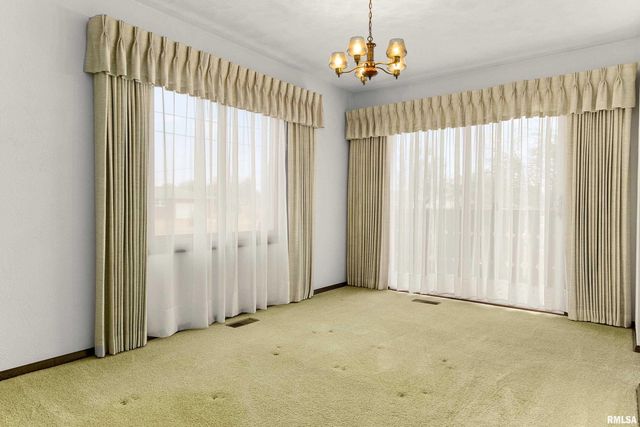 220 S PLEASANT HILL Road, East Peoria, IL 61611