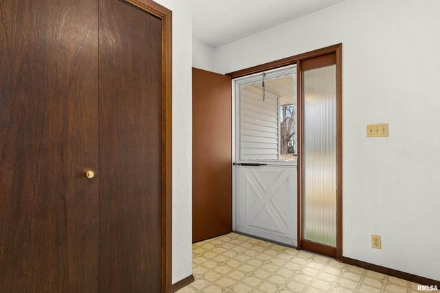 220 S PLEASANT HILL Road, East Peoria, IL 61611