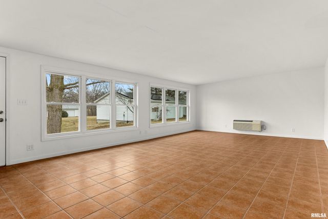 220 S PLEASANT HILL Road, East Peoria, IL 61611