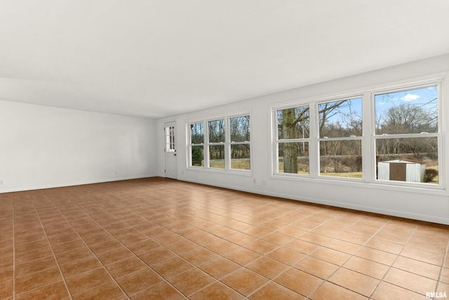 220 S PLEASANT HILL Road, East Peoria, IL 61611