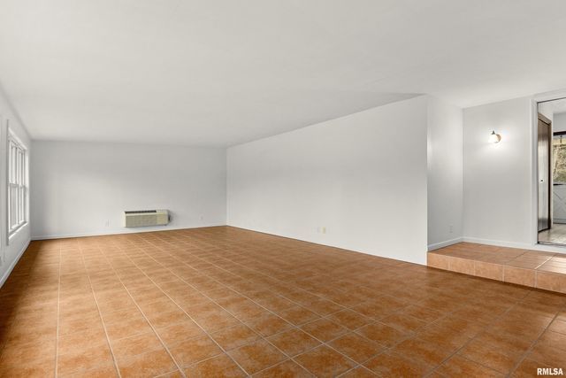 220 S PLEASANT HILL Road, East Peoria, IL 61611