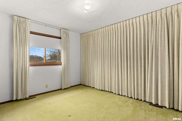 220 S PLEASANT HILL Road, East Peoria, IL 61611