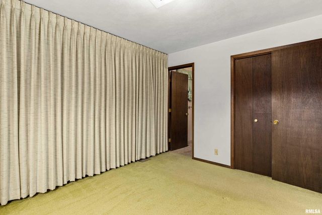 220 S PLEASANT HILL Road, East Peoria, IL 61611