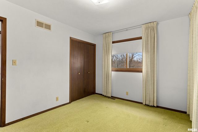 220 S PLEASANT HILL Road, East Peoria, IL 61611