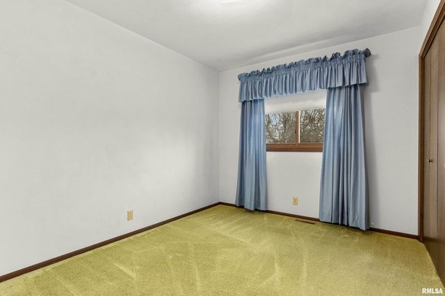 220 S PLEASANT HILL Road, East Peoria, IL 61611