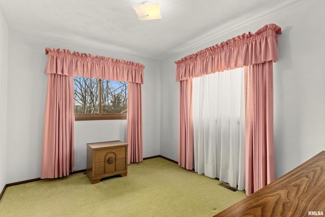 220 S PLEASANT HILL Road, East Peoria, IL 61611