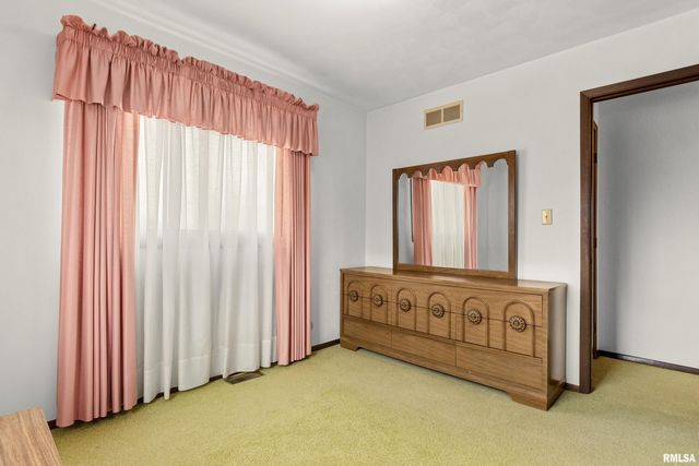 220 S PLEASANT HILL Road, East Peoria, IL 61611