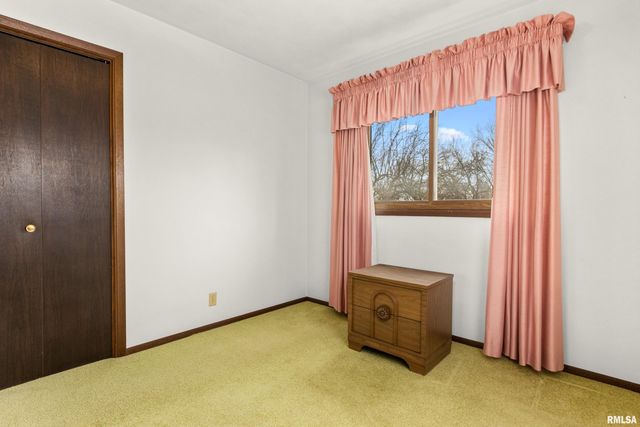 220 S PLEASANT HILL Road, East Peoria, IL 61611