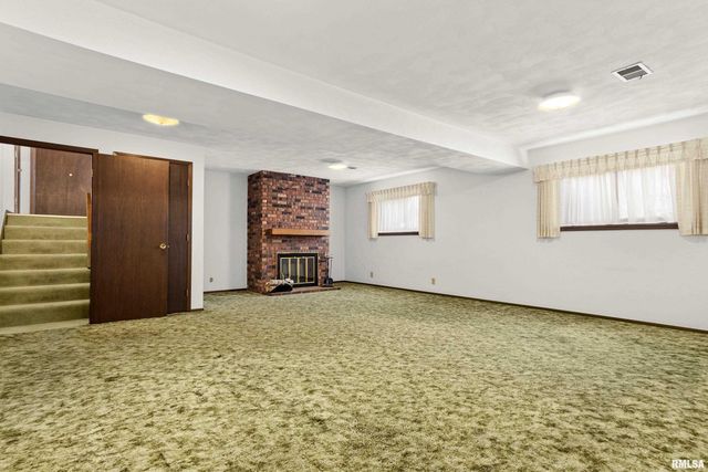 220 S PLEASANT HILL Road, East Peoria, IL 61611