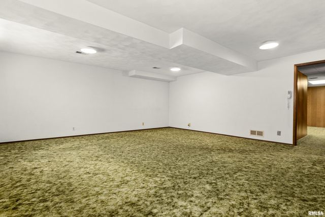 220 S PLEASANT HILL Road, East Peoria, IL 61611