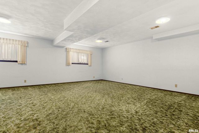 220 S PLEASANT HILL Road, East Peoria, IL 61611