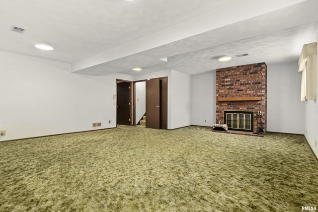 220 S PLEASANT HILL Road, East Peoria, IL 61611