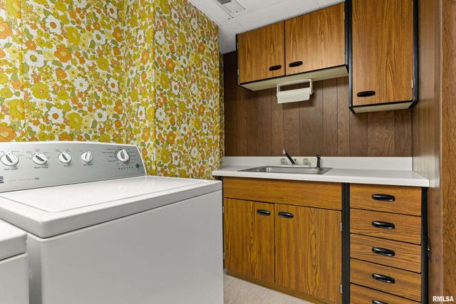 220 S PLEASANT HILL Road, East Peoria, IL 61611