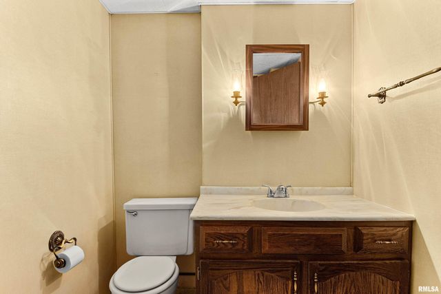 220 S PLEASANT HILL Road, East Peoria, IL 61611