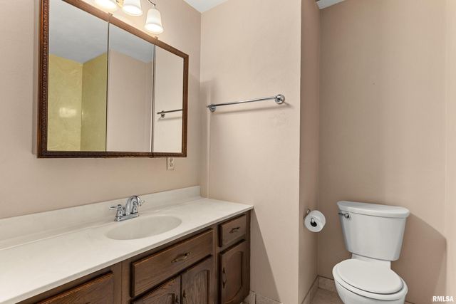 220 S PLEASANT HILL Road, East Peoria, IL 61611