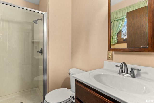 220 S PLEASANT HILL Road, East Peoria, IL 61611