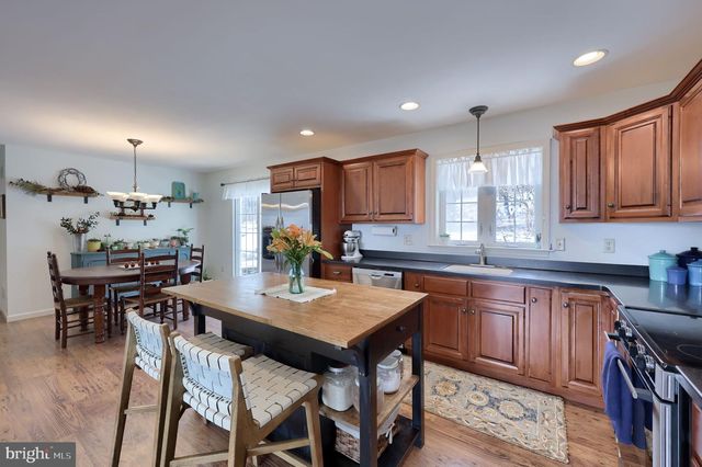 570 MOUNTAIN TOP DR, Denver, PA 17517