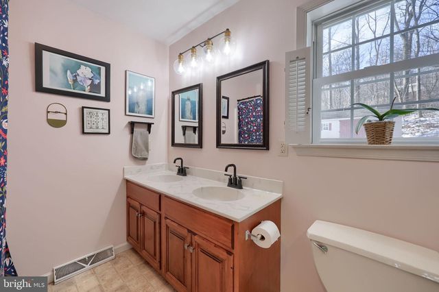 570 MOUNTAIN TOP DR, Denver, PA 17517