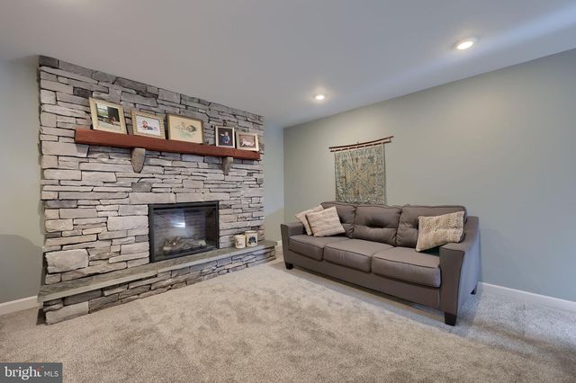 570 MOUNTAIN TOP DR, Denver, PA 17517