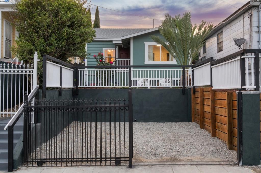 2449 26TH AVENUE, Oakland, CA 94601