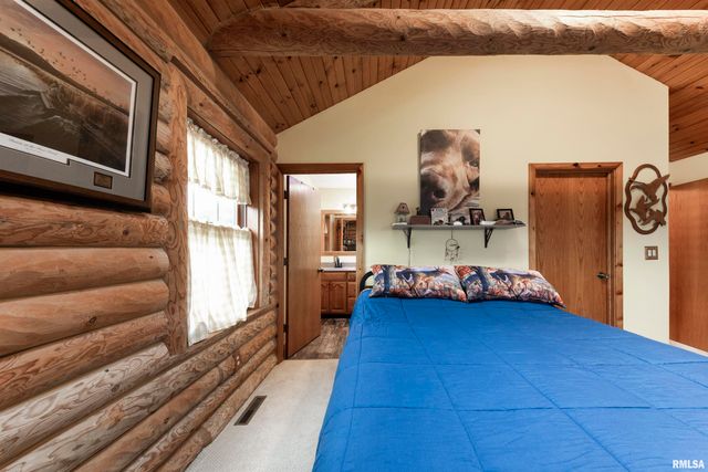 1066 County Road 1150 N Road, Henry, IL 61537