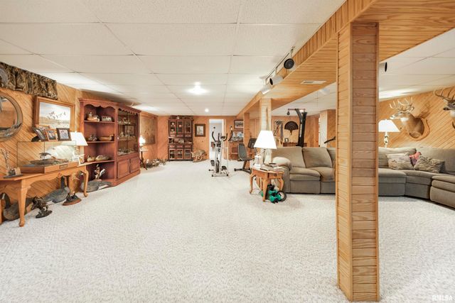 1066 County Road 1150 N Road, Henry, IL 61537