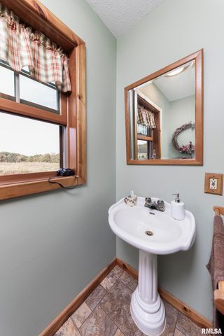 1066 County Road 1150 N Road, Henry, IL 61537