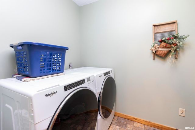 1066 County Road 1150 N Road, Henry, IL 61537