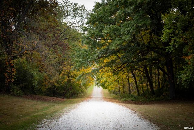 1066 County Road 1150 N Road, Henry, IL 61537