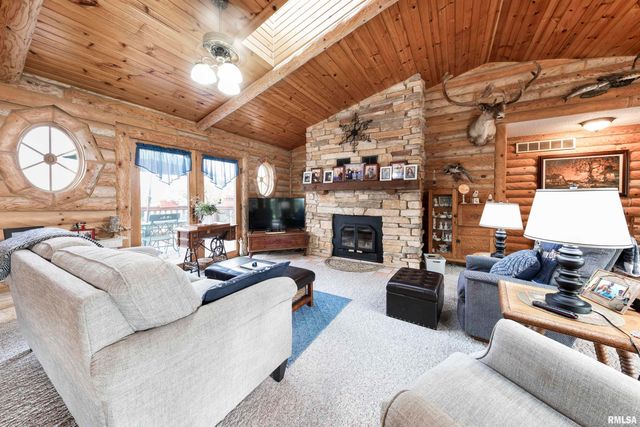 1066 County Road 1150 N Road, Henry, IL 61537