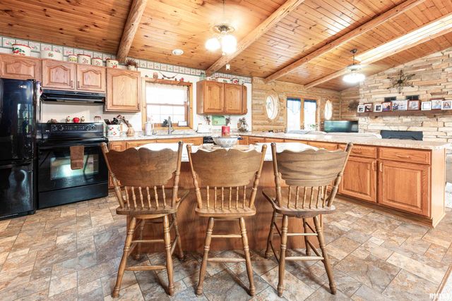 1066 County Road 1150 N Road, Henry, IL 61537