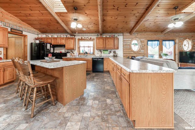 1066 County Road 1150 N Road, Henry, IL 61537