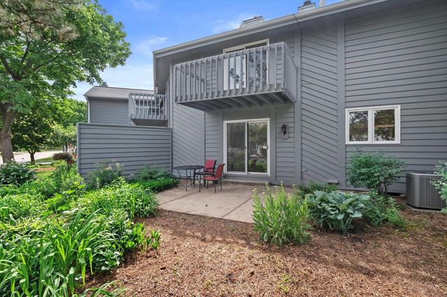 15661 W Ridge ROAD, New Berlin, WI 53151