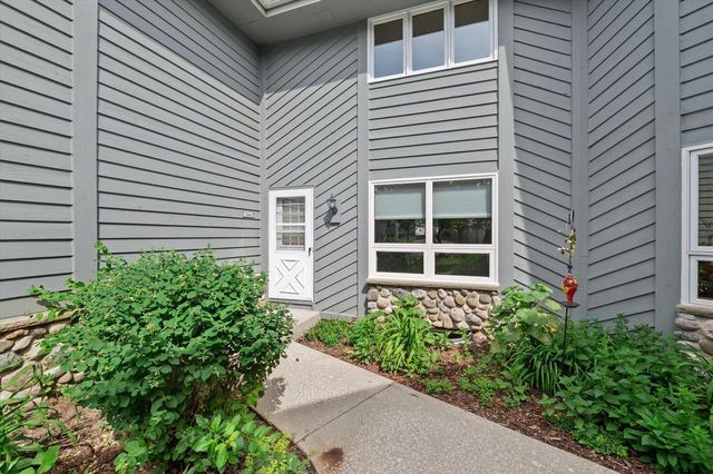 15661 W Ridge ROAD, New Berlin, WI 53151