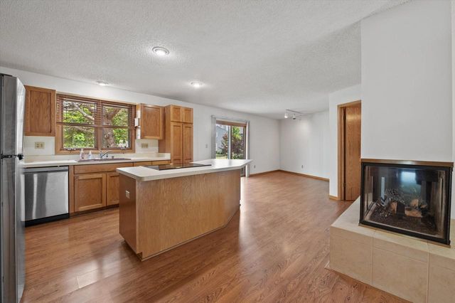 15661 W Ridge ROAD, New Berlin, WI 53151