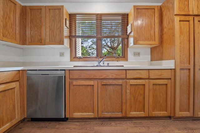 15661 W Ridge ROAD, New Berlin, WI 53151